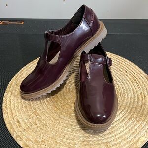 Clarks Patent Leather Academia Loafer Size 7.5